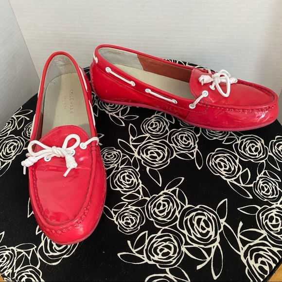 COLE HAAN WOMEN’S GRANT PATENT ESCAPE MOCCASINS - Picture 8 of 12